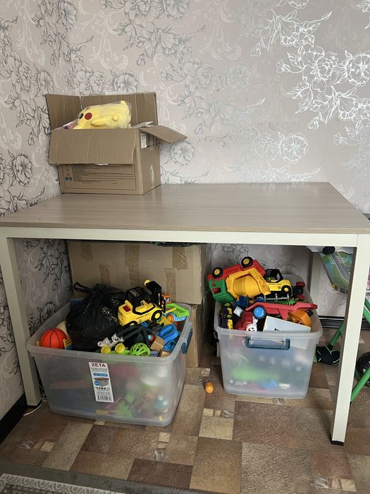 Стол в очень хорошем состоянии