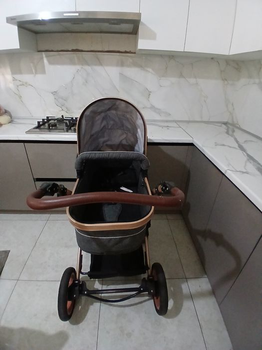 Продаю детскую коляску в отличном состоянии. Подходит для зимы и лета.