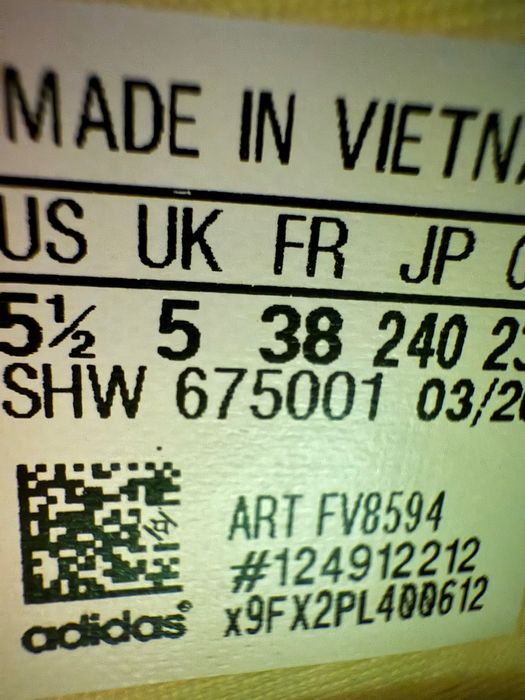 Маратонки adidas 38