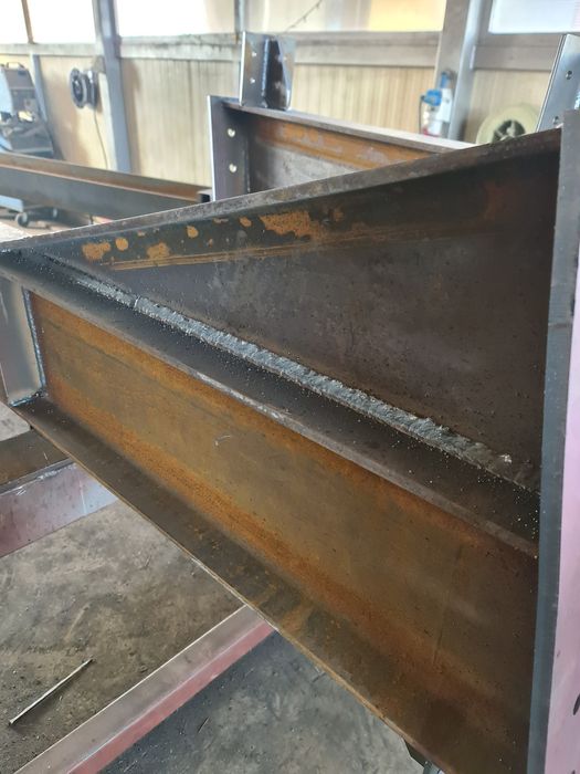 Vând structura metalica