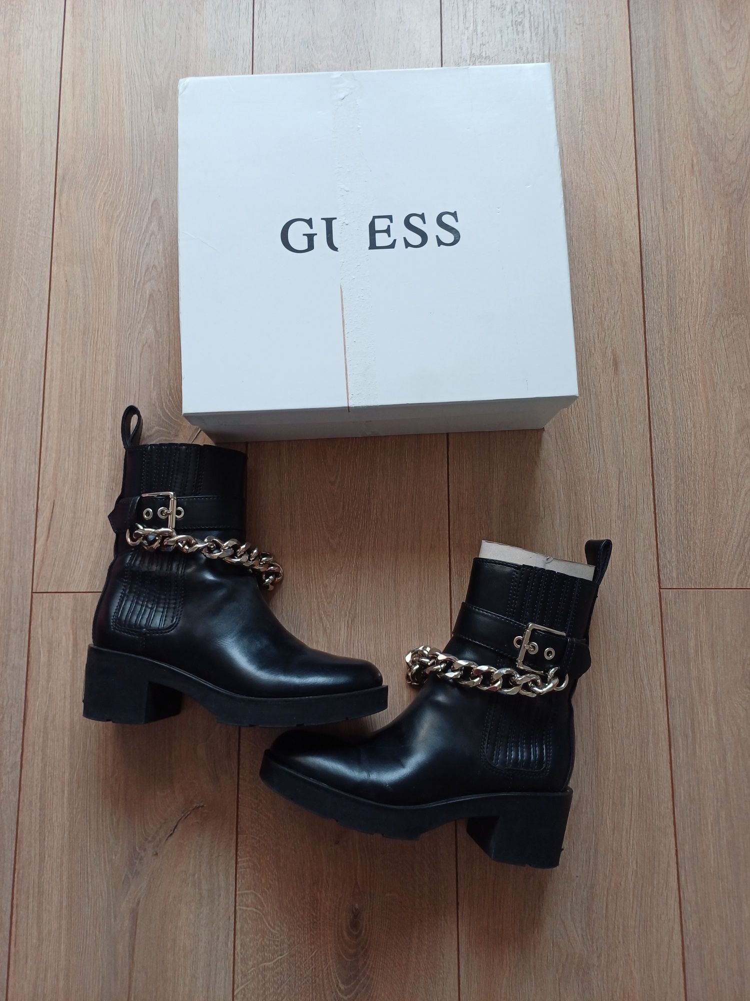 Кожени боти Guess