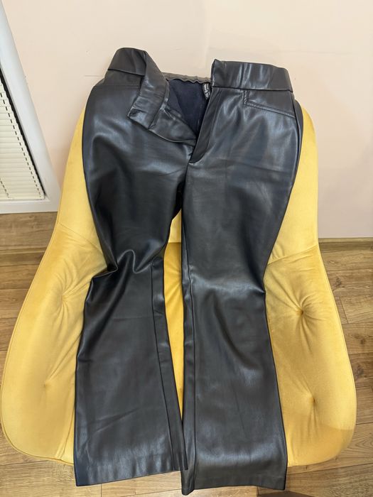 Кожен панталон Stradivarius, размер 36/С