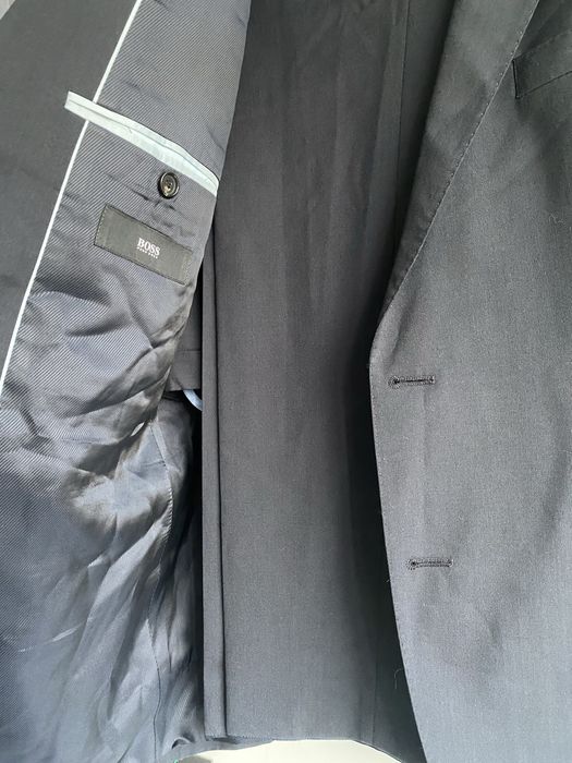 Costum BOSS lâna 100%