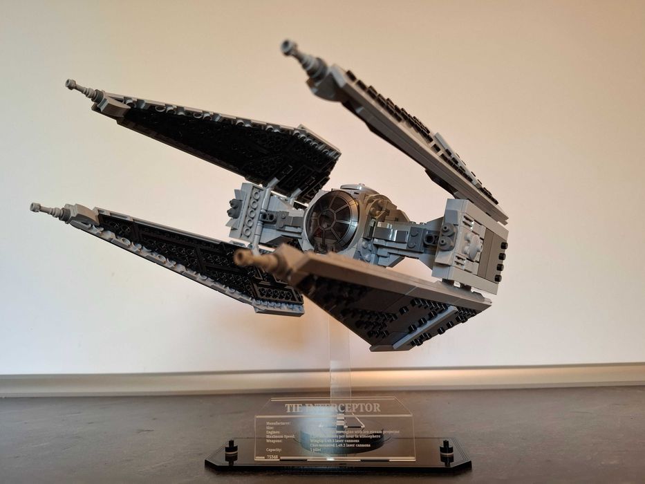 LEGO Star Wars TIE Interceptor cu stativ custom
