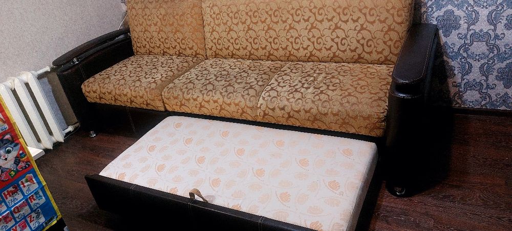 Диван отдаем даром