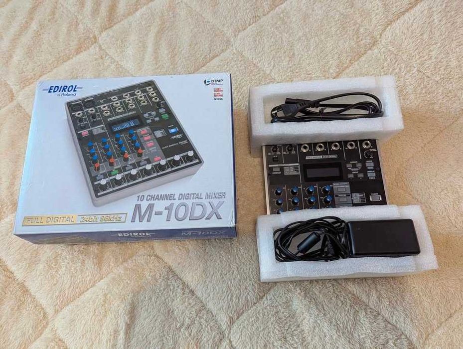 Digital audio mixer ROLAND edirol M-10 DX (24 bit/ 96 khz)