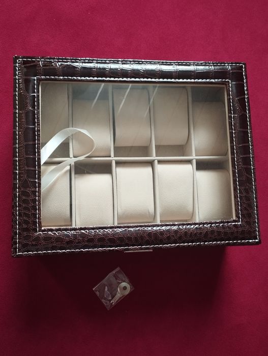 Футляр для часов  шкатулка