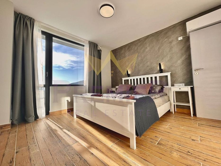 Триетажна къща в гр. Балчик