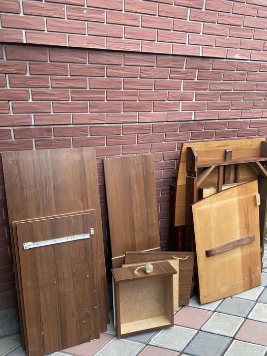 продам парту с задвежной полкой и еще отдельный стол