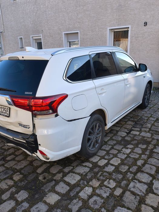 Mitsubishi Outlander 2.0 hibrid