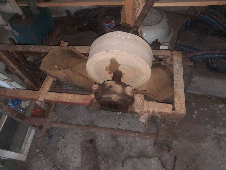 Каменно точило за ножове