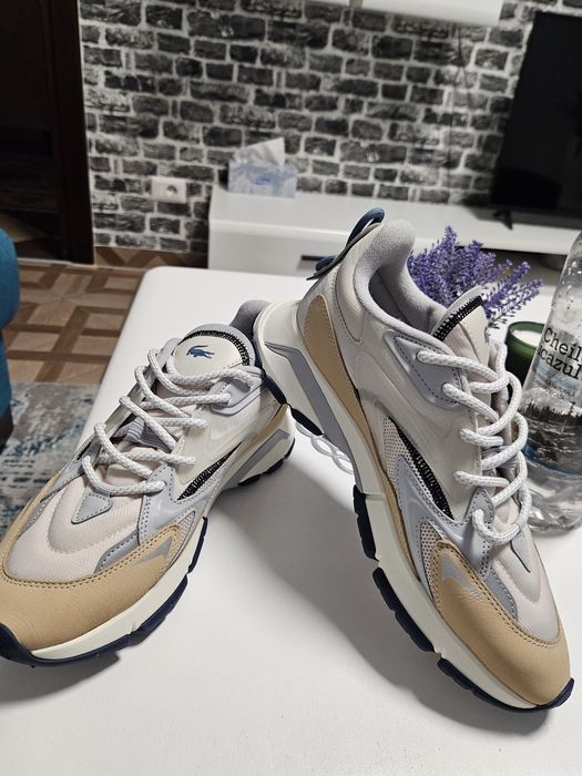 Vând adidasi Lacoste