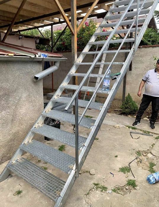 Scări metalice zincate