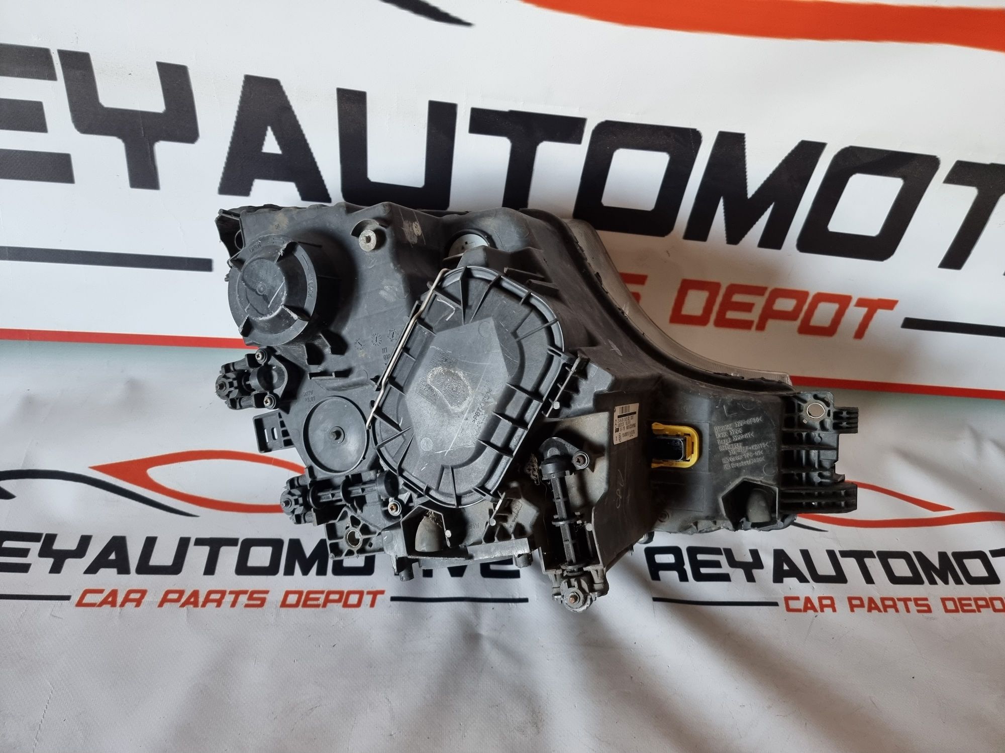 Far stanga Mercedes Actros MP4 dupa 2011 cod A9608200239