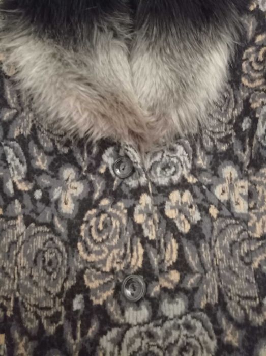 Продавам дамско зимно палто и кожух