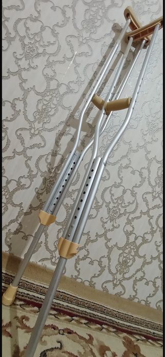 Костыль сатылады срочно 10к тг