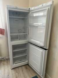 Продам холодильник почти новый чистый без запаха ,на ремонте не был