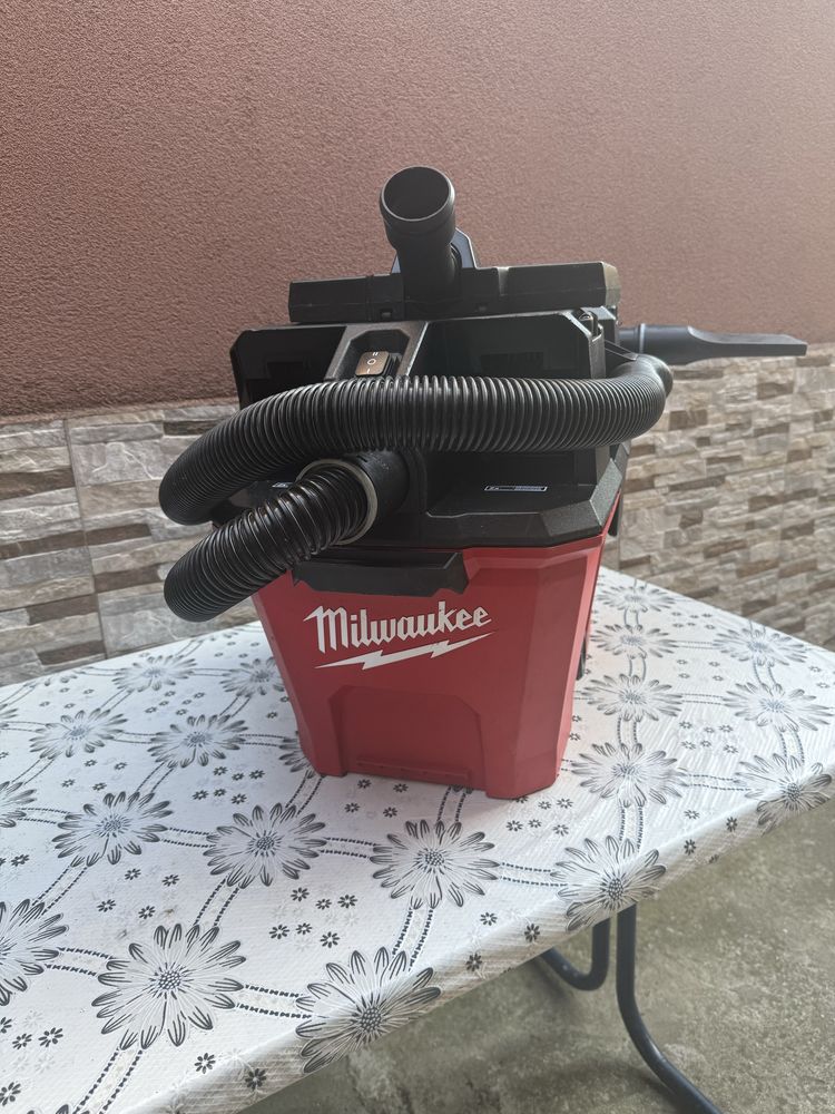 Акумулаторна прахосмукачка MILWAUKEE M18 F2VC23L-0