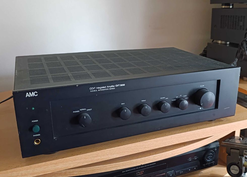 Amplificator hibrid AMC CVT 3030 final tuburi EL34 (NAD)