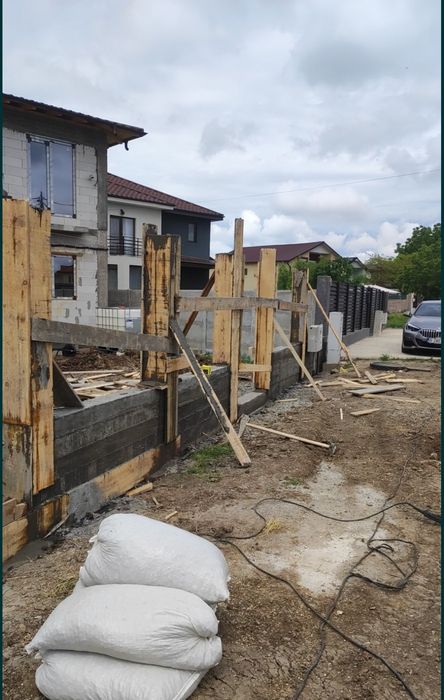 Execut lucrări: Case,Vile la roșu Acoperișe Garduri  placi