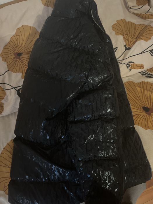 Vand geaca Dior in stare perfecta