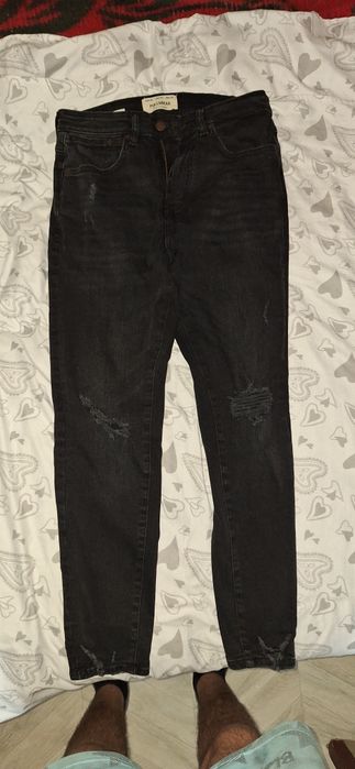 Vând pantaloni pull&bear