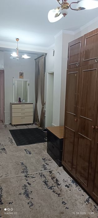 Срочно Продается юнусабад 18 кварта 5 комнатная л 77 серия