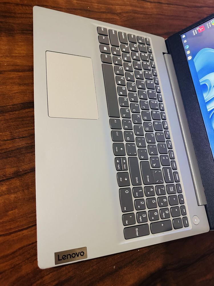 Lenovo noutbuk core i3 10-avlod holati yaxshi