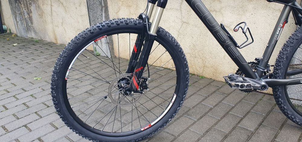 Vând Bicicleta Cube