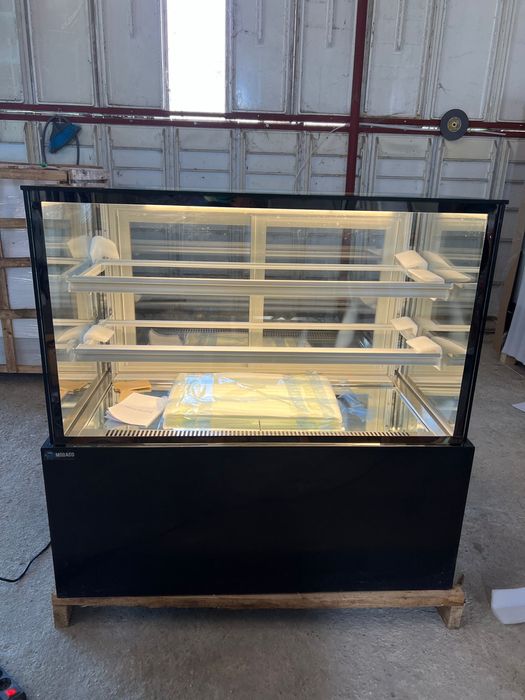 Vitrina frigorifica pentru cofetarie produs NOU
