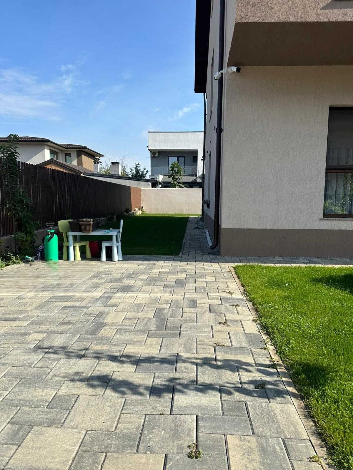 Case Dobroesti cu panouri fotovoltaice