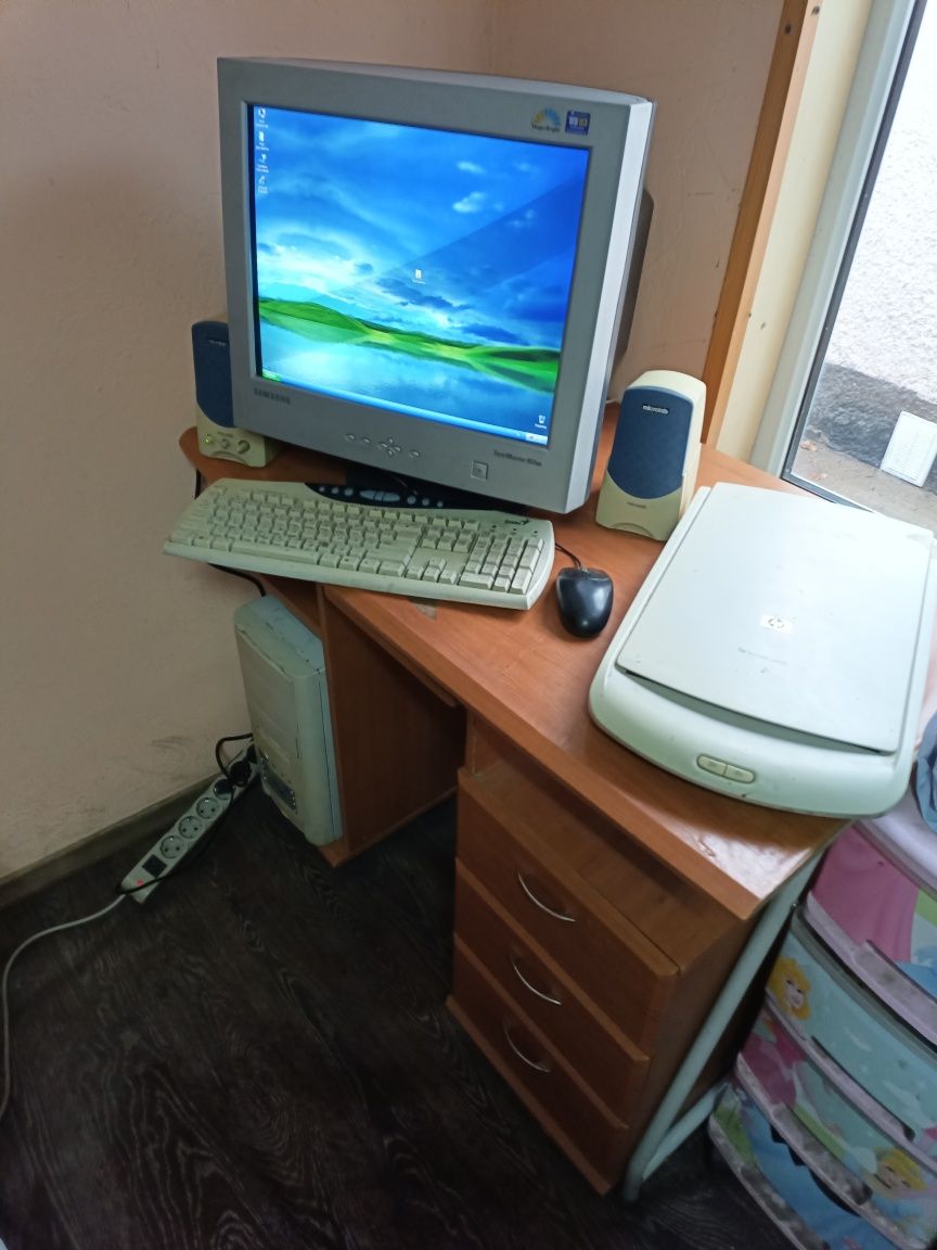 Компьютерный стол, Системный блок, монитор, мышка, клавиатура, сканер,