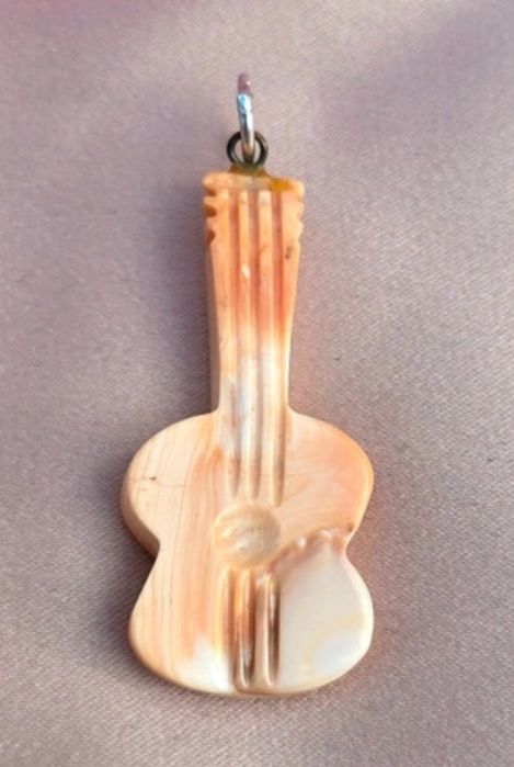 Pandantiv chitara stilizat