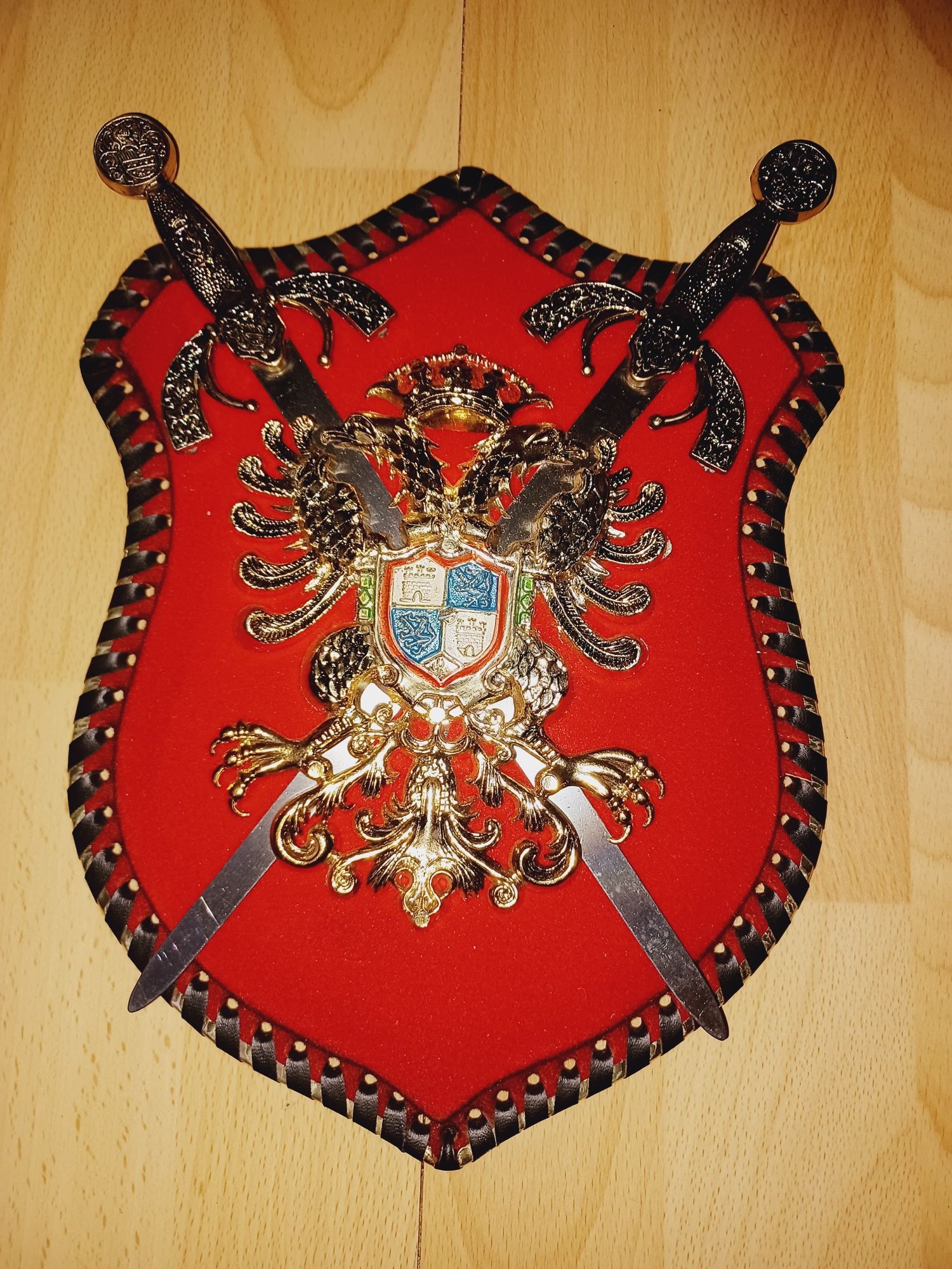 Герб с две Ками за Декорация