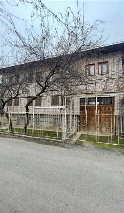 Срочно продается дом с участком (12 соток) в центре Ташкента