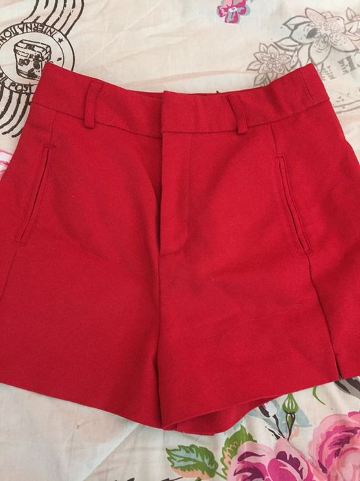 Къси панталонки на Страдивариус