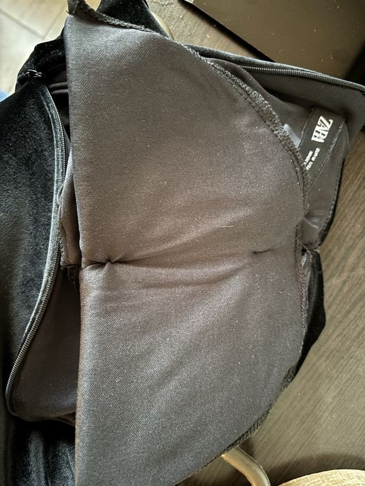 Zara кадифена черна рокля-M