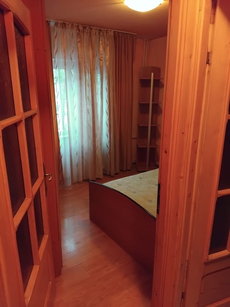 Apartament 3 camere (transformat din 2),pretabil firmă Craiovița Nouă