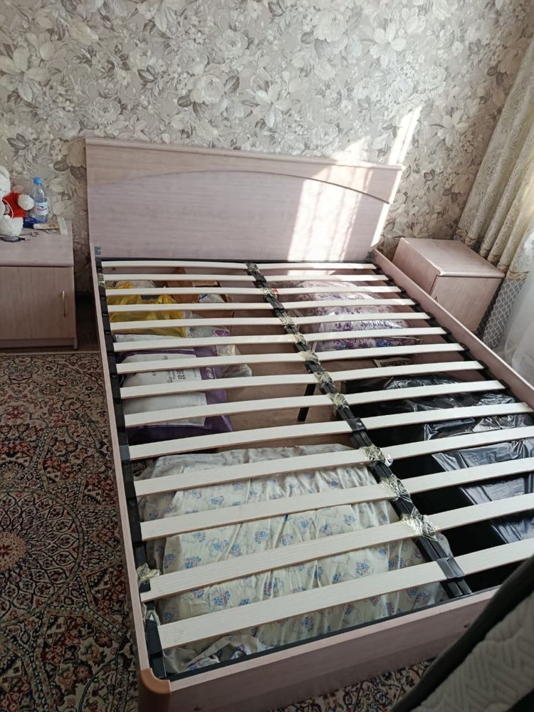 Продается двуспальная кровать