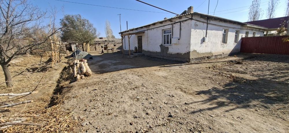 Уй сатилади  газ свет сув бор