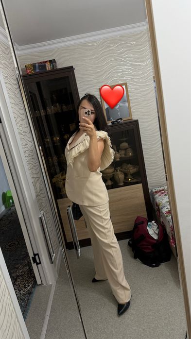 Продам женский шикарный костюм