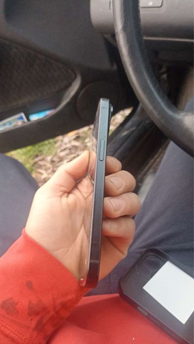 Vand iphone 15 simplu