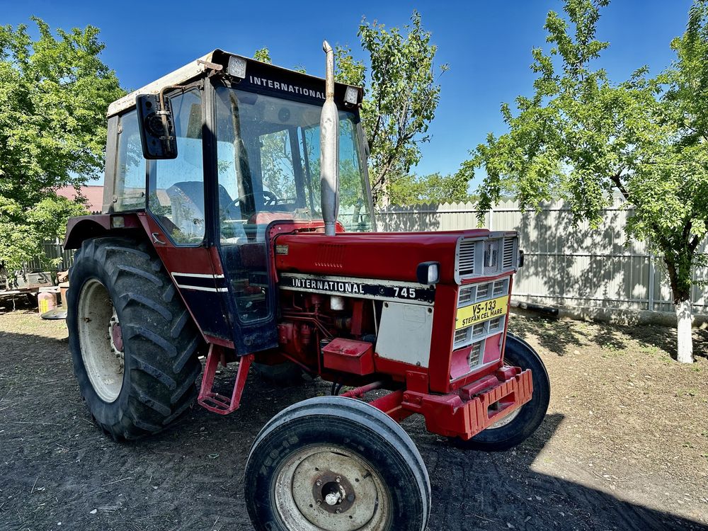 Tractor International 745S