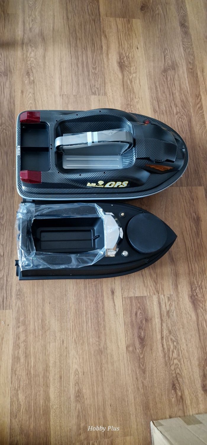 Лодка за захранка HJ817-Viper c GPS