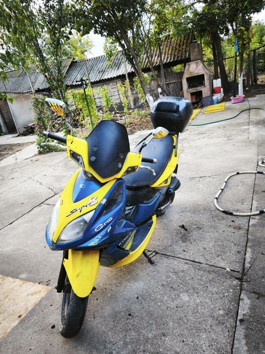 Vând scuter sau schimb cu motocultor