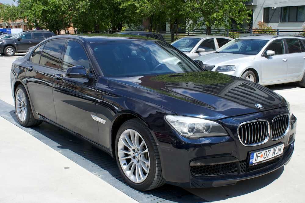 BMW Seria 7 750D xDrive / M Packet / 381 CP / TVA deductibil