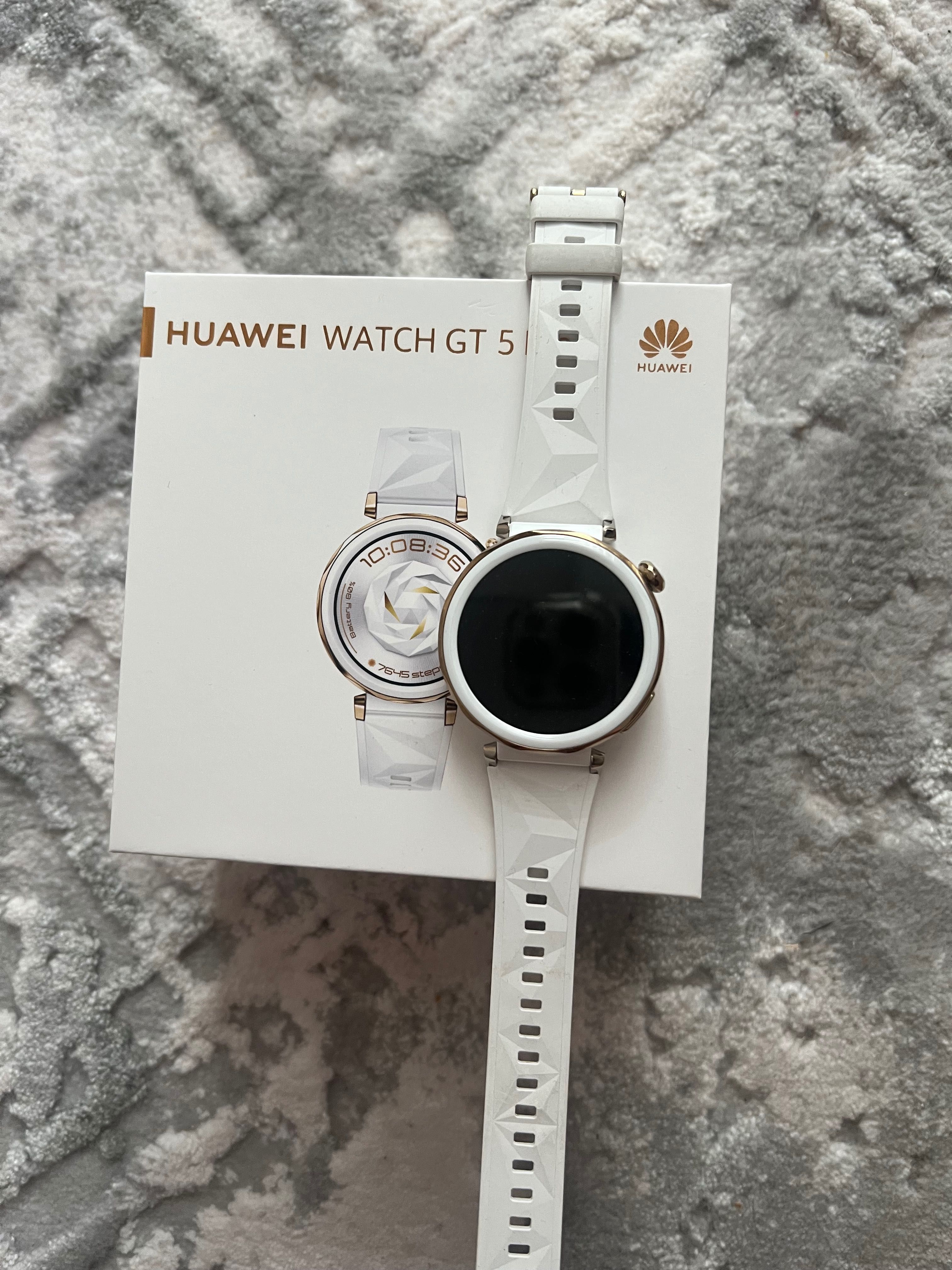 Часовник Huawei GT 5 Pro