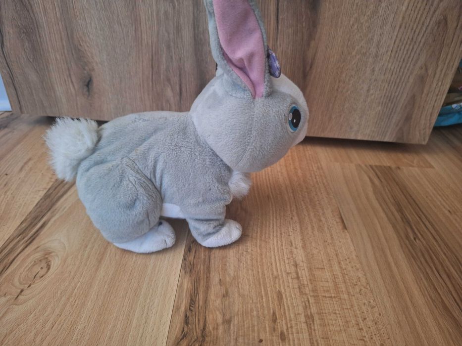 Продавам интерактивно зайче и коте