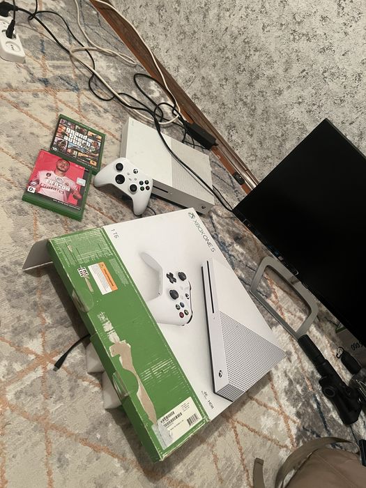 Xbox one s 1тб гта5 фифа 20