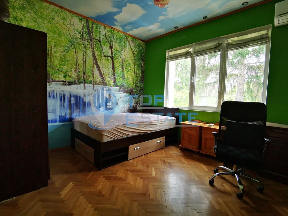 Тухлена къща напълно обзаведена след основен ремонт в село Поликраище
